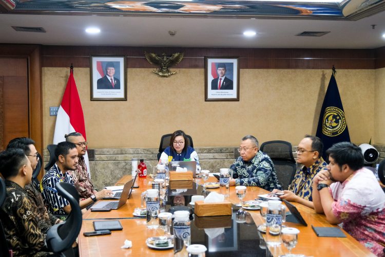 Wamenekraf berdialog dengan tim aplikasi RTRW agar aplikasi ini mampu tumbuh dengan baik di tengah masyarakat. (Foto : Istimewa)