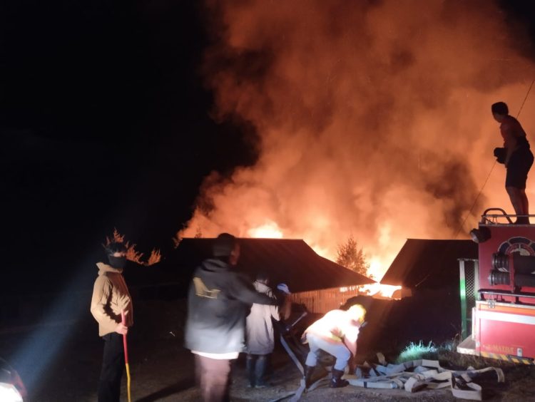 Kebakaran di salah satu sekolah SMA Negeri 01 Paniai Timur . (Foto: Istimewa)