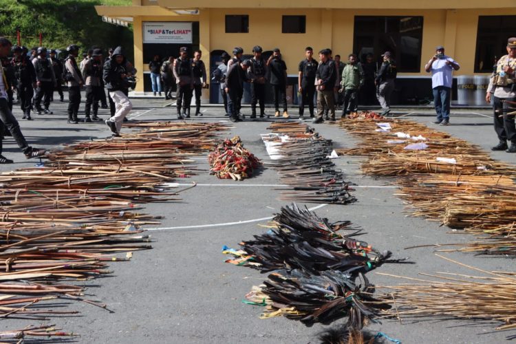 Rilis hasil razia alat perang. (Foto : Istimewa)