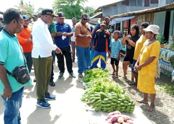 Tumbuhkan Minat Usaha, Bupati Mamberamo Raya Ajak Beli Dagangan Pangan Lokal