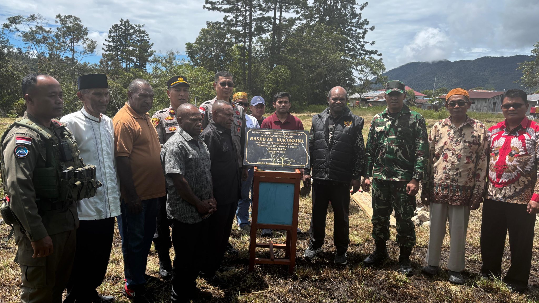 Satgas Damai Cartenz 2025 Kawal Peletakan Batu Pertama Masjid di Oksibil