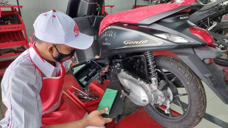 Pengecekana secara rutin saringan udara guna menjaga performa mesin tetap optimal. (Foto: Istimewa)