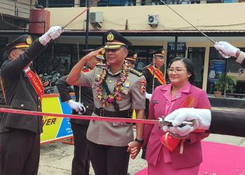 Tradisi Pedang Pora Warnai Pisah Sambut Kapolresta Jayapura Kota