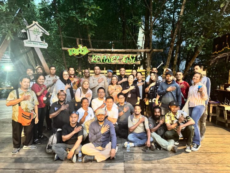 Foto bersama Polresta Jayapura Kota dan Insan Pers di Kota Jayapura. (Foto: Istimewa)