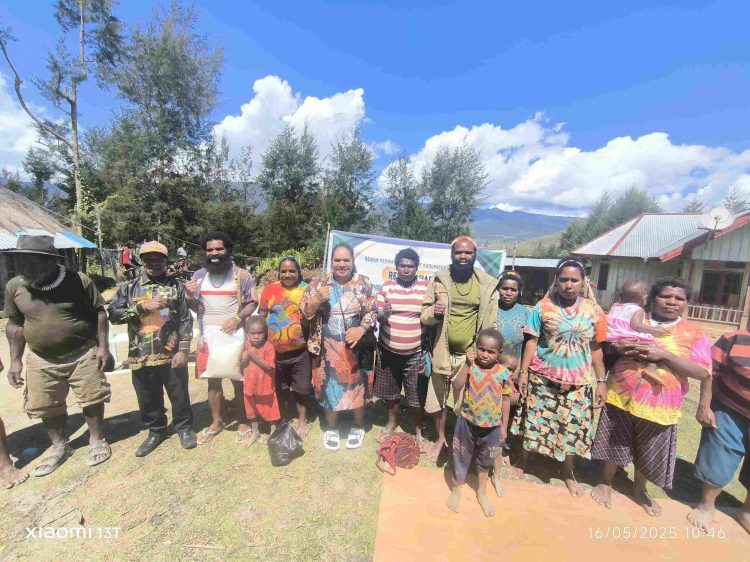 Anggota Dewan Perwakilan Rakyat Kabupaten (DPRK) Puncak, Melince Magai sat melaksanakan reses di kampung Kibologome. (Foto: Istimewa)