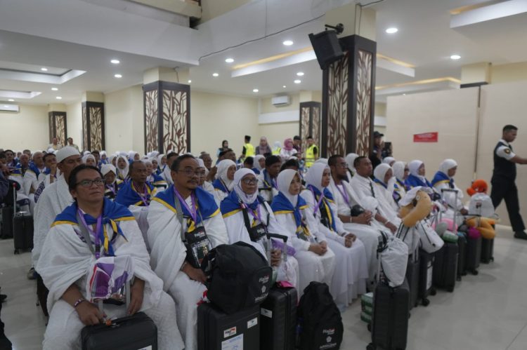 Jemaah Calon Haji (JCH) Kloter UPG-29 asal Papua resmi diberangkatkan menuju Tanah Suci. (Foto: Istimewa)