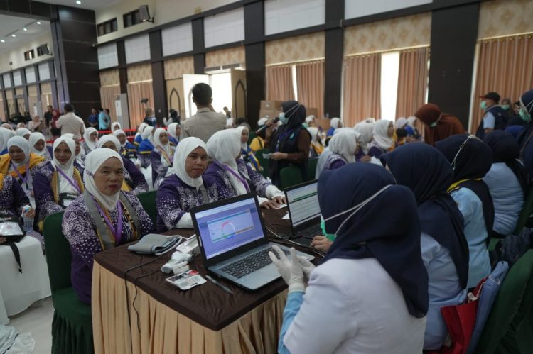 Jemaah Calon Haji (JCH) dari Kloter UPG-29 asal Papua telah tiba dan diterima oleh PPIH Makassar. (Foto: Istimewa)