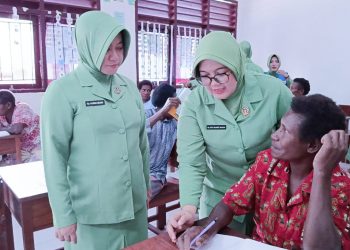 Persit Kodim 1710/Mimika Gagas Program Pemberantasan Buta Aksara di Kampung Pigapu