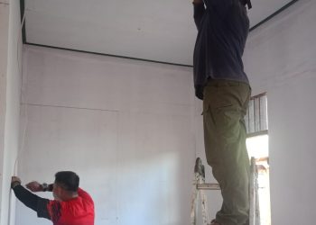 Hari ke-20 TMMD ke-124, Pemasangan Listrik Tanda RTLH di Pigapu Siap Ditempati