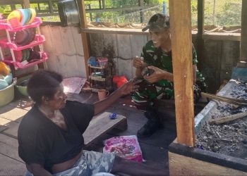 Hangatnya Kebersamaan Satgas TMMD Kodim 1710 Mimika Makan Bersama Warga Kampung Pigapu