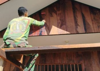 Satgas TMMD ke-124 Kodim 1710/Mimika Lanjutkan Pengecatan Rumah Warga di Kampung Pigapu
