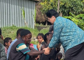Ibu-Ibu PKK Puncak Masak dan Salurkan Makanan untuk 13 Ribu Pengungsi Konflik di Ilaga dan Gome