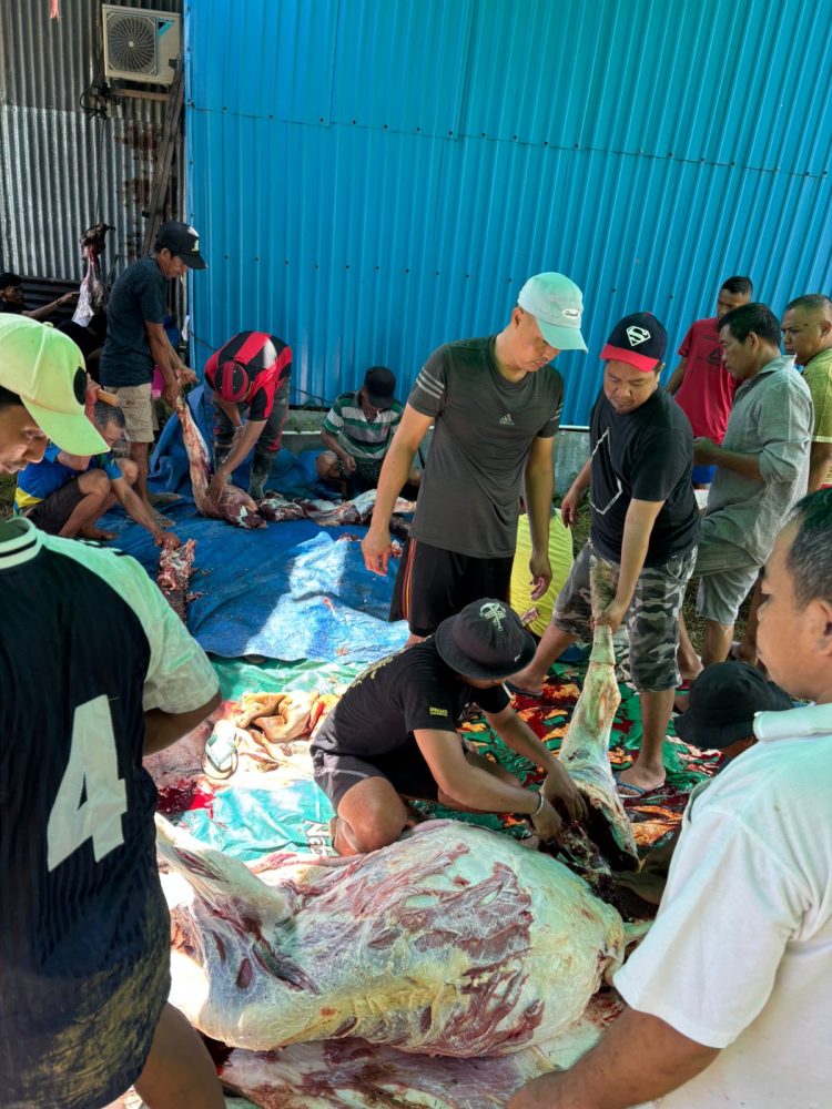 Penyembelihan hewan kurban di Masjid At Taubah Graha Ampera. (Foto : Istimewa)