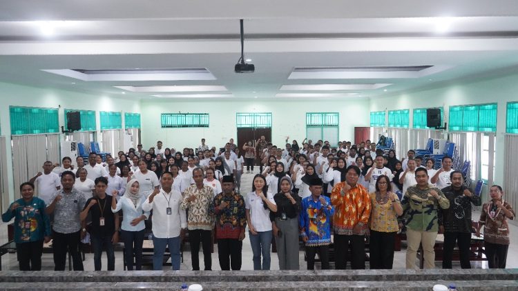 Foto bersama dalam kegiatan Orientasi Pengenalan Kinerja bagi Calon Pegawai Negeri Sipil (CPNS) Formasi Tahun 2024. (Foto: Istimewa)