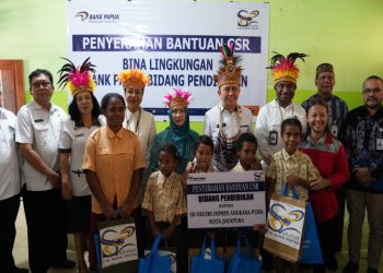 Peringati Hari Anak Nasional, Pj Gubernur Papua Gandeng CSR Salurkan Bantuan ke Sekolah-sekolah