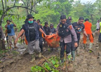 Polres Keerom Evakuasi Korban Longsor di Kampung Wembi, Jalan Trans Papua Masih Tertutup
