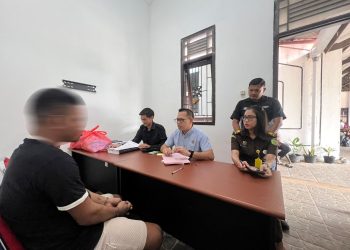 Polsek Kawasan Pelabuhan Laut Merauke Serahkan Tersangka Pencurian dengan Kekerasan ke Kejaksaan