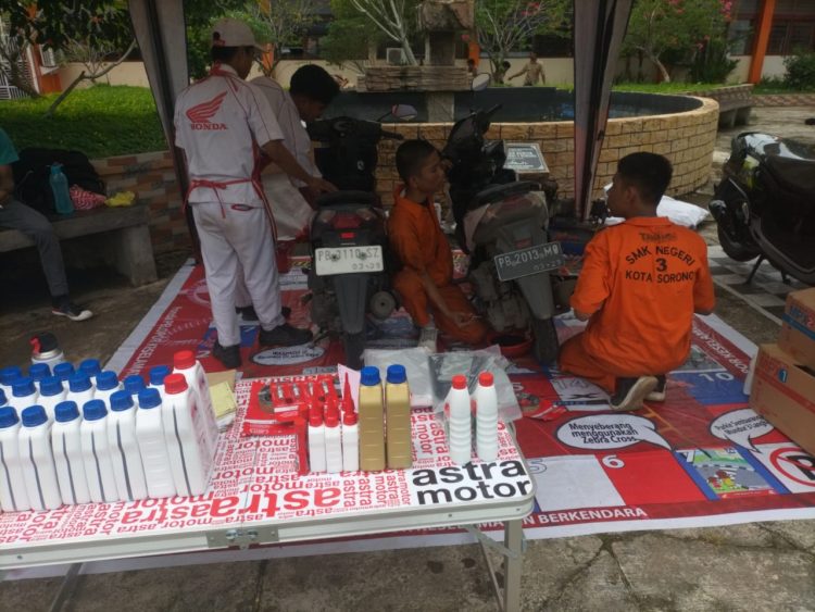 Roadshow dan Servis Kunjung yang digelar oleh Astra Motor Sorong 1 di SMK Negeri 3 Kota Sorong. (Foto: Istimewa)