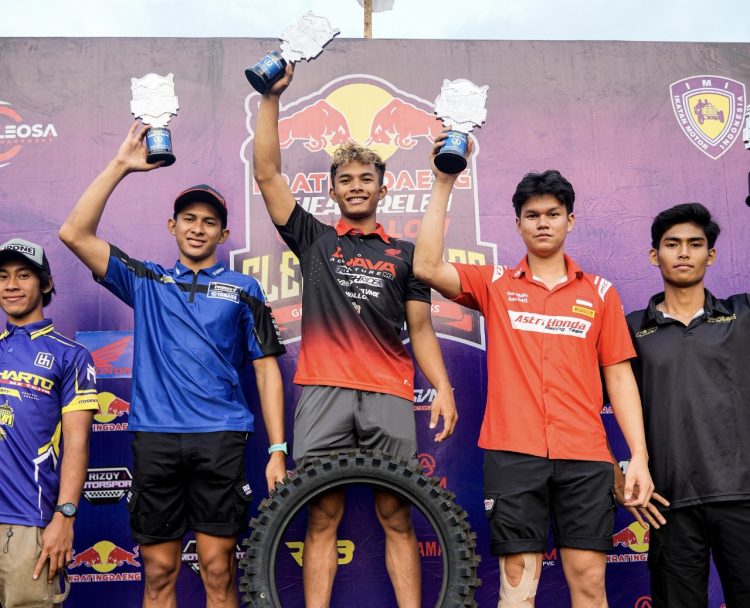 Arsenio Algifari, kembali mencuri perhatian publik otomotif nasional setelah berhasil meraih dua podium dalam seri ketiga Kejurnas Motocross Indonesia 2025. (Foto: Istimewa)