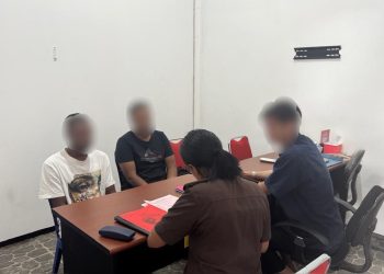 Polres Merauke Serahkan Tersangka Penganiayaan di Depan Masjid ke Kejaksaan