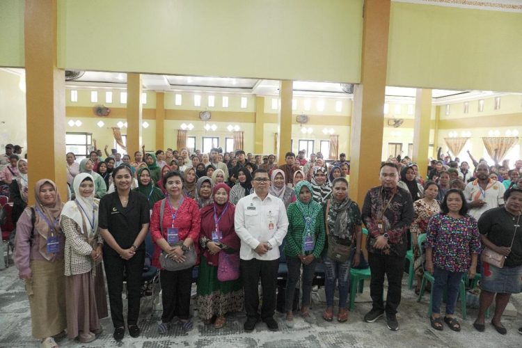 Foto bersama dalam sosialisasi program Makan Bergizi Gratis (MBG) yang diinisiasi Presiden RI Prabowo Subianto kepada warga Manokwari Selatan. (Foto: Istimewa)