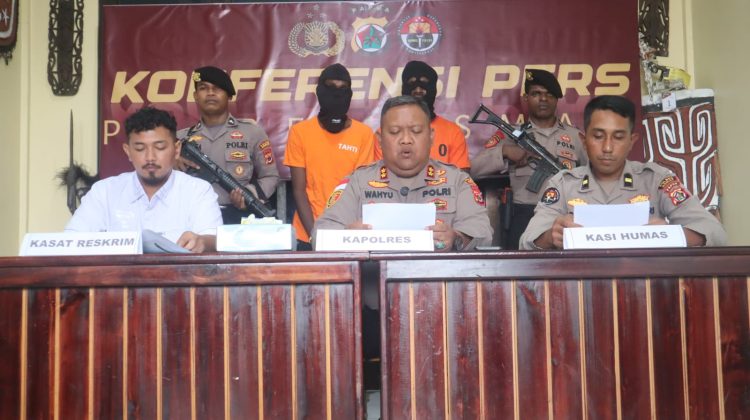 Polres Asmat saat menggelar press release terkait kasus penganiayaan berat terhadap seorang tenaga medis berinisial SPW (38). Foto: Istimewa