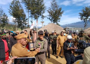 Kunjungi Pengungsi di Gome, Pangkogabwilhan III Pastikan Puncak Aman, Ribuan Pengungsi Segera Dipulangkan