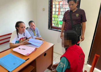 Polres Keerom Serahkan Tersangka Pembakaran Rumah ke Kejaksaan Negeri Jayapura