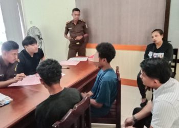 Polsek Mimika Baru Serahkan Tersangka dan Barang Bukti Kasus Pencurian dengan Pemberatan ke Kejaksaan