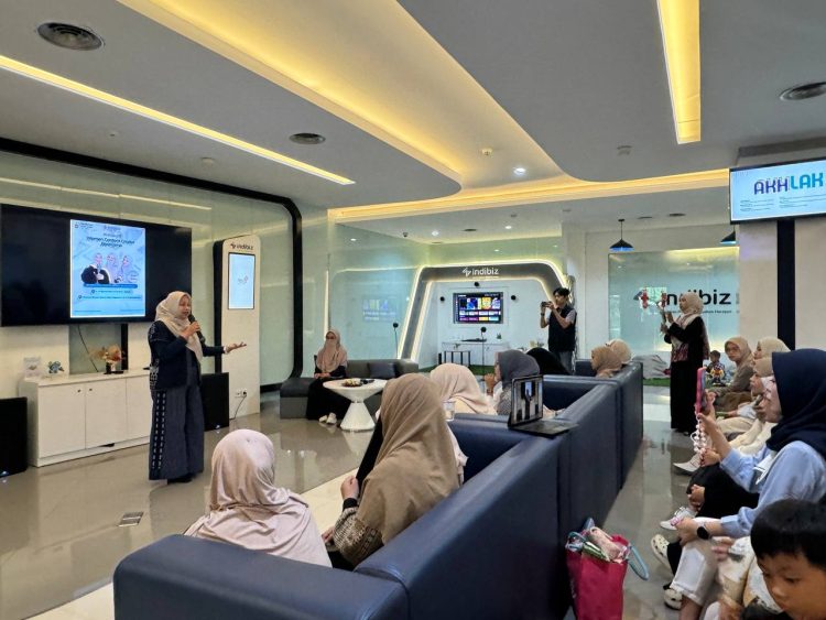 Suasana kegiatan Women Content Creator Bootcamp (WCCB) yang digelar Telkom Regionl 5 bersama komunitas Penuh Insight Women. (Foto : Istimewa)