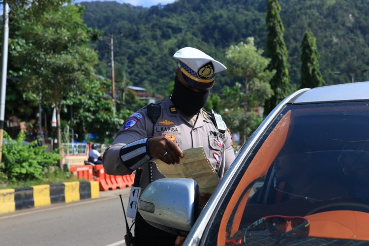Ditlantas Polda Papua terus melakukan langkah-langkah pengawasan, edukasi, dan penindakan bagi pengendara. (Foto: Istimewa)