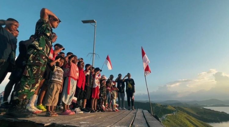 prajurit Yonif 751/Vira Jaya Sakti (VJS) menggelar aksi heroik dan penuh semangat nasionalisme dengan melaksanakan lari estafet sejauh 80 kilometer. (Foto: Istimewa)
