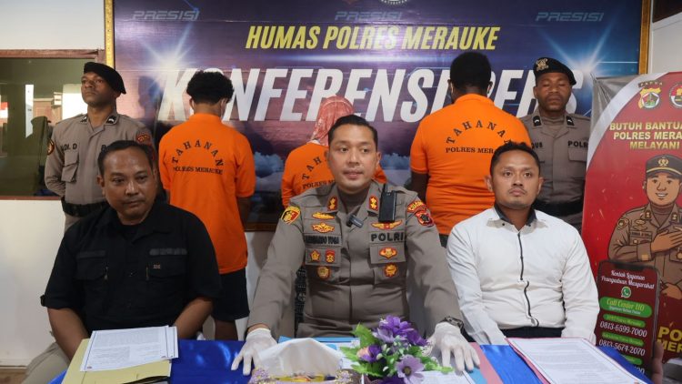 Konferensi pers dipimpin Kapolres Merauke, AKBP Leonardo Yoga di ruang media corner Humas Polres Merauke. (Foto: Istimewa)