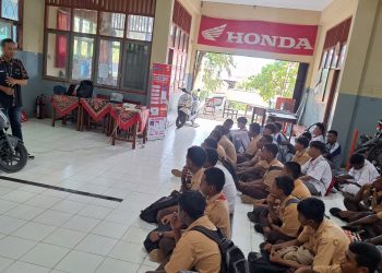 Astra Motor Papua Kenalkan Teknologi Honda EM1 ke Siswa SMK Negeri 1 Sentani