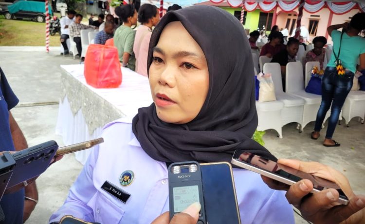 Wakil Kepala Regional BGN Provinsi Papua, Fitra saat diwawancarai dalam kegiatan Peletakan batu pertama pembangunan SPPG di Entrop. (Foto: Istimewa)