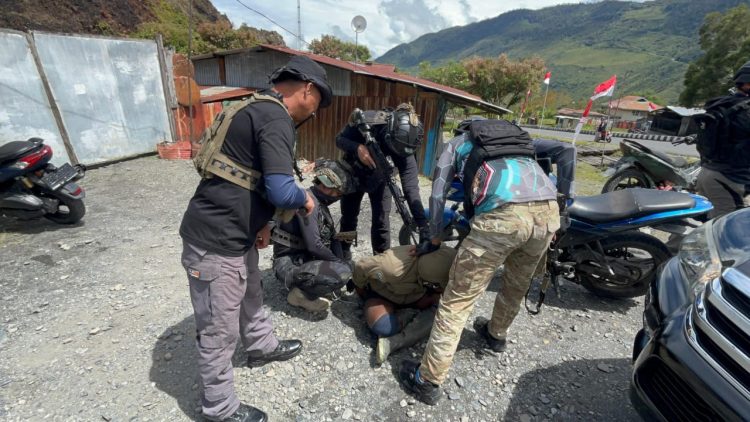 Satuan Tugas Operasi Damai Cartenz berhasil menangkap anggota KKB atas nama Konara Enumbi. (Foto: Istimewa)
