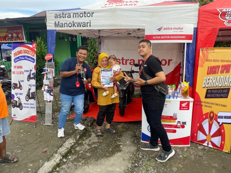 Astra Motor Manokwari kembali hadir di tengah masyarakat lewat kegiatan inovatif bertajuk “Grebek Pasar Prafi”. (Foto: Istimewa)
