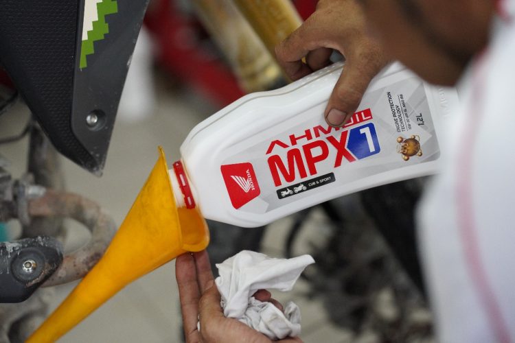 Oli MPX, mesin akan lebih awet karena terlindungi dari gesekan dan panas berlebih. (Foto: Istimewa)