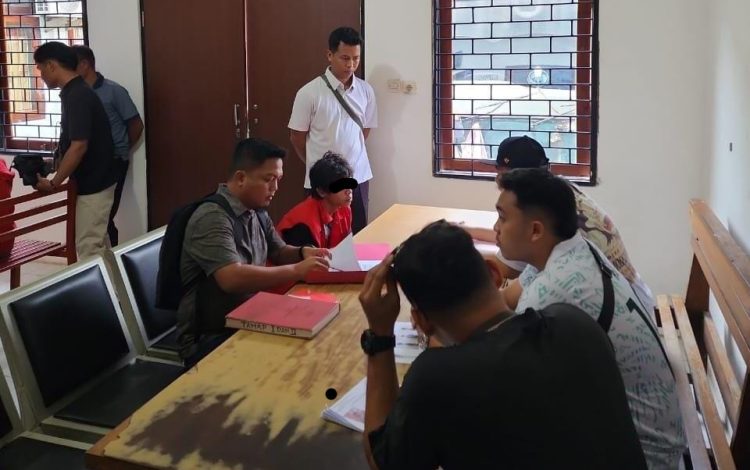 Tersangka kasus Pencurian dengan Pemberatan beserta barang bukti ke Kejaksaan Negeri Jayapura. (Foto: Istimewa)