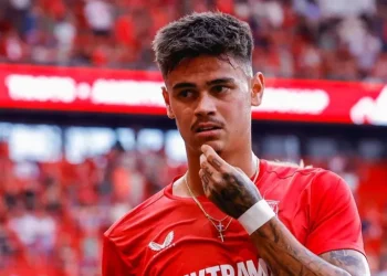 Mees Hilgers Dikabarkan Selangkah Lagi Gabung Crystal Palace