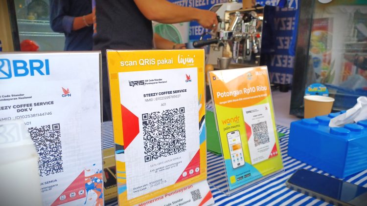 Penggunaan QRIS pada festival kopi Papua ke-8. (Foto: Darul Muttaqin)
