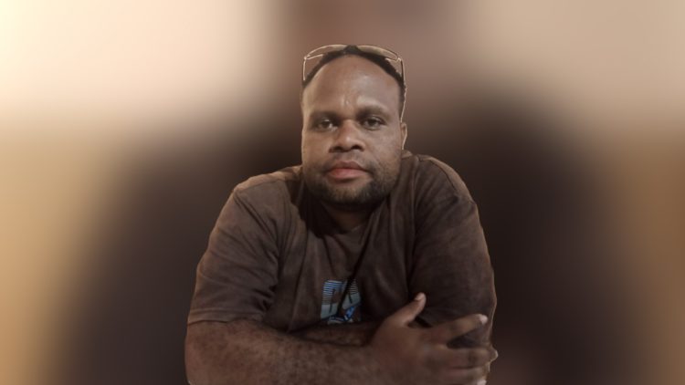 Tokoh pemuda Papua, Yops Itlay saat ditemui oleh media di Jayapura. (Foto: Istimewa)