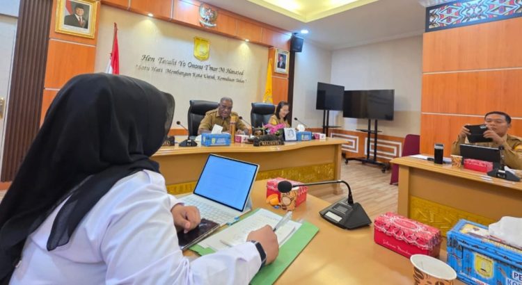 Wakil Kepala Regional BGN Provinsi Papua, Nur Fitra saat mengikuti Rapat Percepatan MBG di ruang Walikota Jayapura, Selasa (09/9/2025). Foto: Dok. BGN Papua