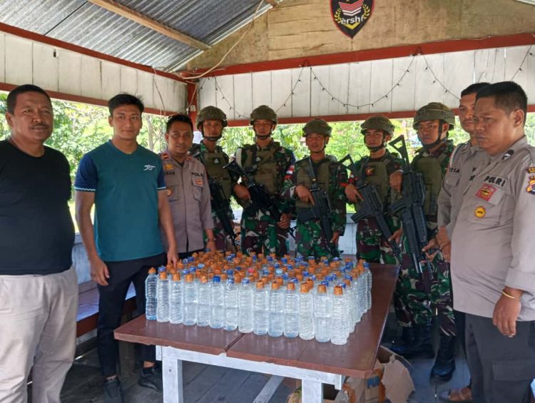 Sebanyak 126 botol minuman keras jenis Stim berhasil diamankan dalam razia gabungan yang digelar di Kampung Kalimo. (Foto: Istimewa)