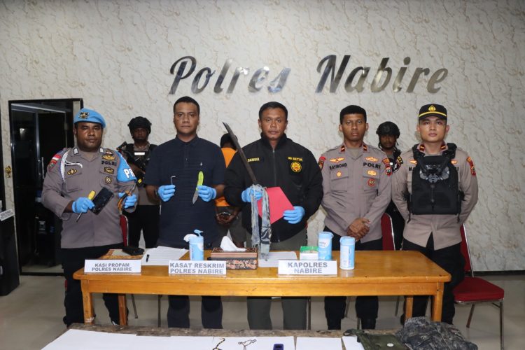 Kegiatan press release di Koridor Mapolres Nabire. (Foto: Istimewa)