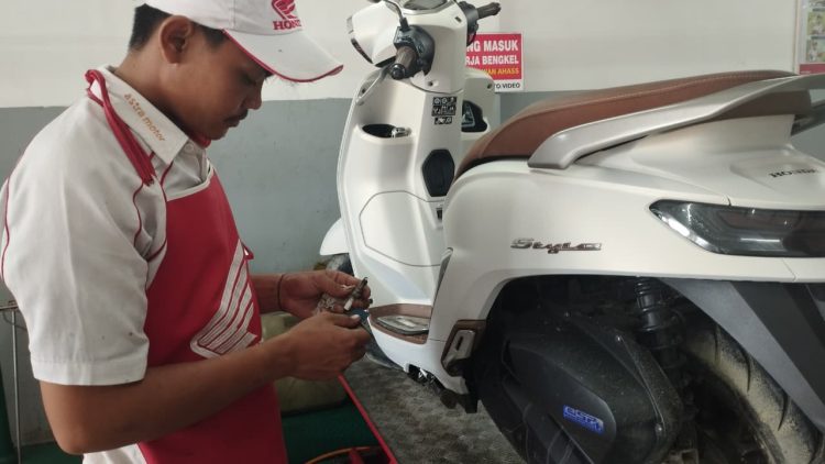 Astra Motor Papua mengingatkan pengguna sepeda motor Honda untuk tidak mengabaikan perawatan busi. (Foto: Istimewa)