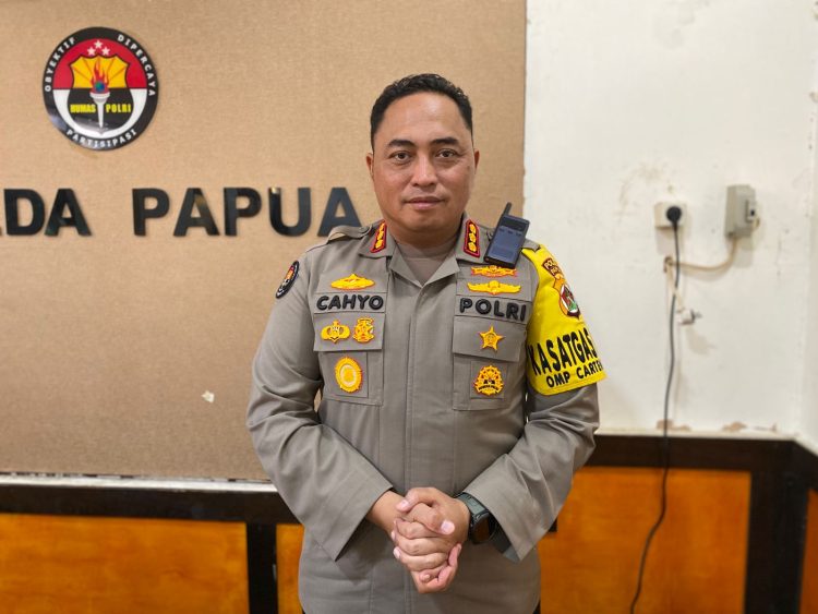 Kabid Humas Polda Papua, Kombes Pol Cahyo Sukarnito saat memberikan keterangan pers. (Foto: Istimewa)