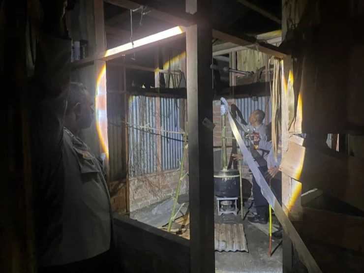 Polisi Grebek Rumah Produksi Sopi Ilegal di Merauke