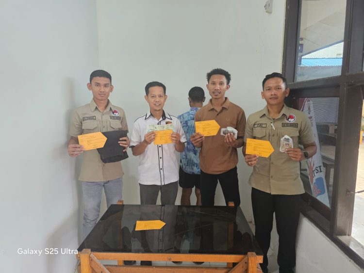 Penyerahan tersangka dan barang bukti kasus tindak pidana narkotika atas nama inisial PM (27). Foto: Istimewa