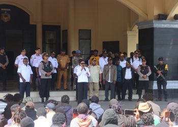 Tuntut Kepastian Tes, 200 Peserta CPNS Puncak Jaya Gelar Aksi Damai di Kantor Bupati